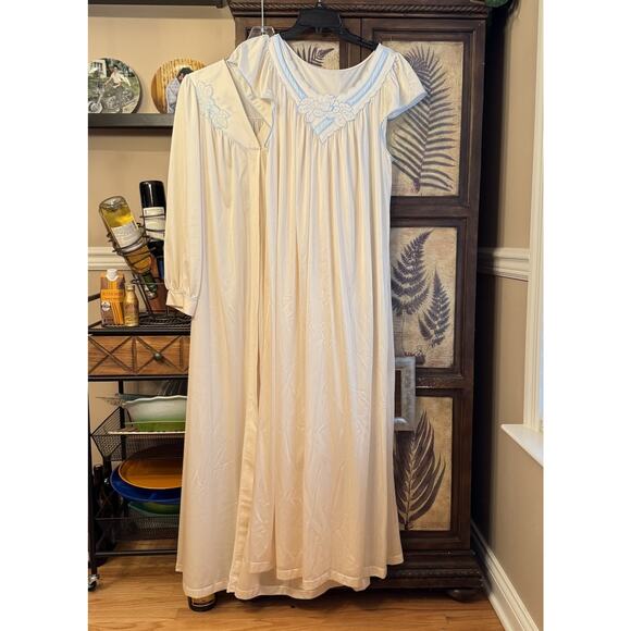 Vtg Ivory Shadowline Nightgown & Robe Set Embroidered & Blue Piping EUC Sz LG - Picture 4 of 16